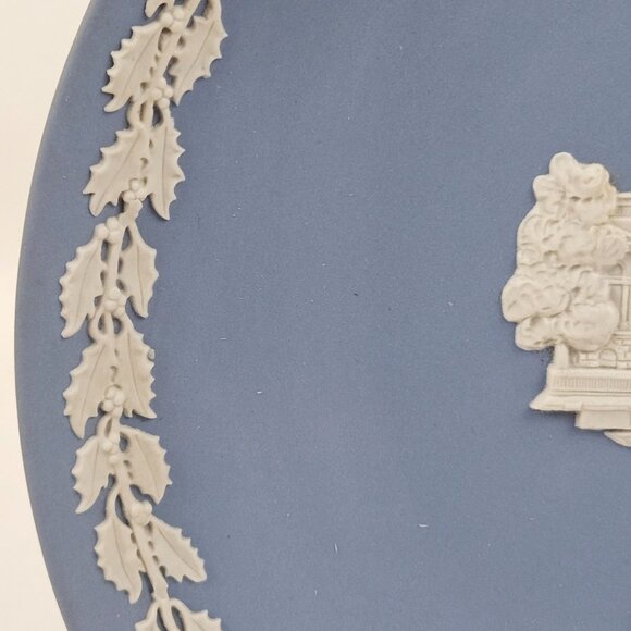 Vintage Wedgwood Collector Plate Tate Gallery Christmas Blue Jasperware 1985 - Picture 7 of 10